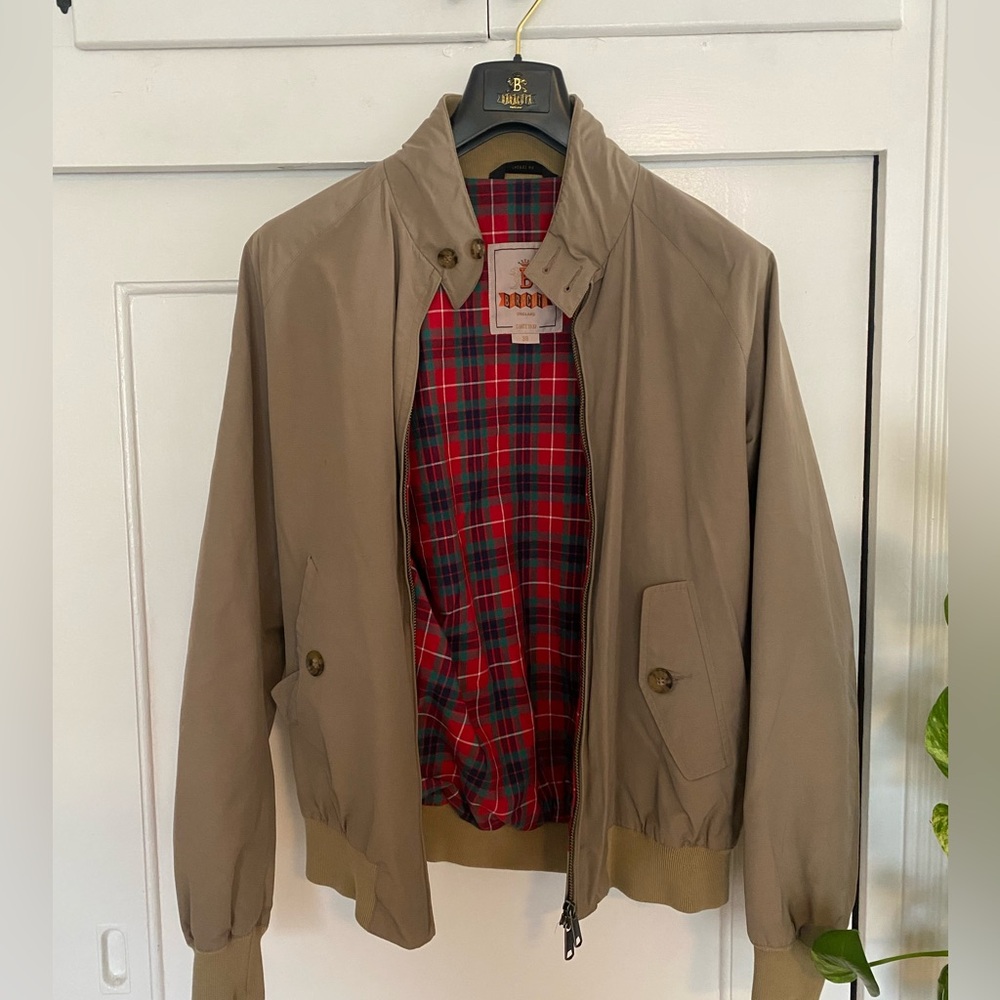 Men’s Baracuta G9.

One owner, great condition.

19.5” pit to pit (39”)